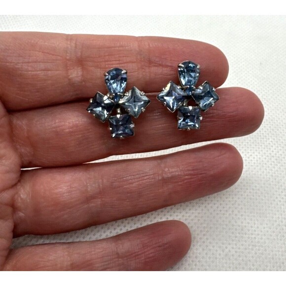 Vintage Rhinestone Light Blue Silver Tone Screw Back Earrings 1960s Retro - Picture 1 of 8